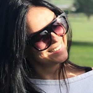 Meet your Posher, Larissa lara